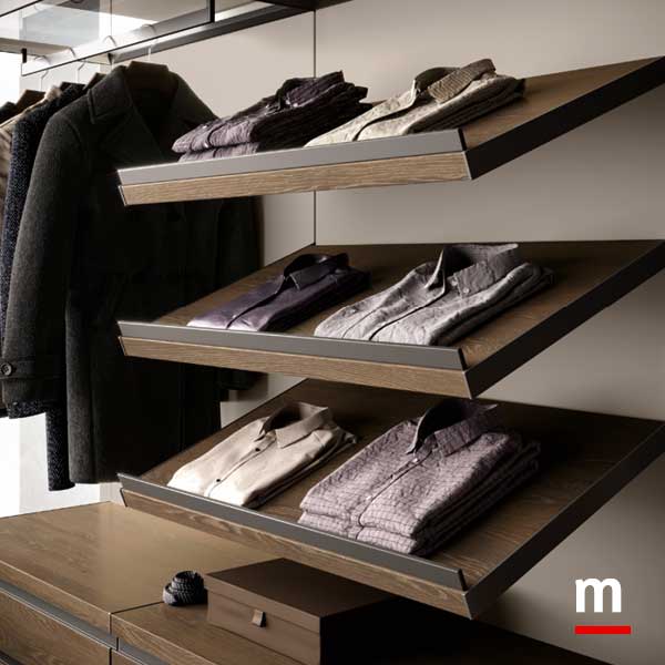 Ripiani inclinati porta camice