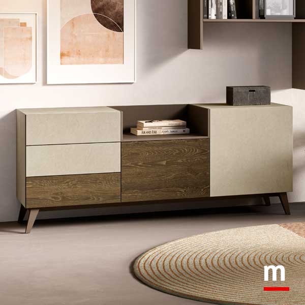 Madia con basamento in legno laccato Madia con basamento in legno laccato