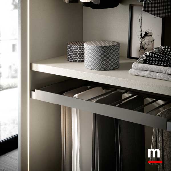 Elemento estraibile porta gonne e pantaloni