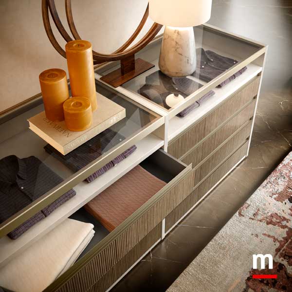 Isola con ripiani superiori a  vetro