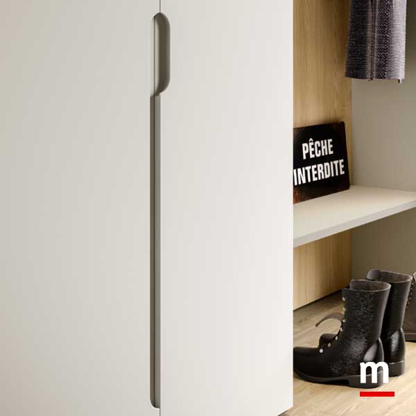 Anta ambra con maniglia lunga e corta