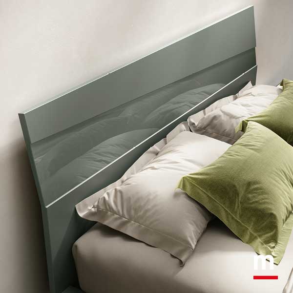 Letto Icaro con inserto in laccato lucido