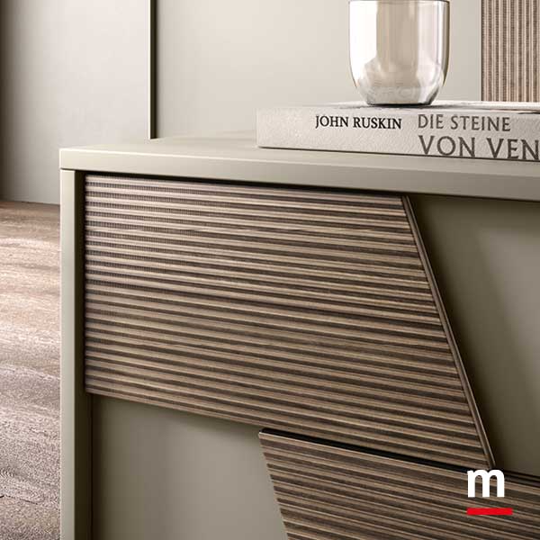 Comodino Gemma con pannello rigatino applicato